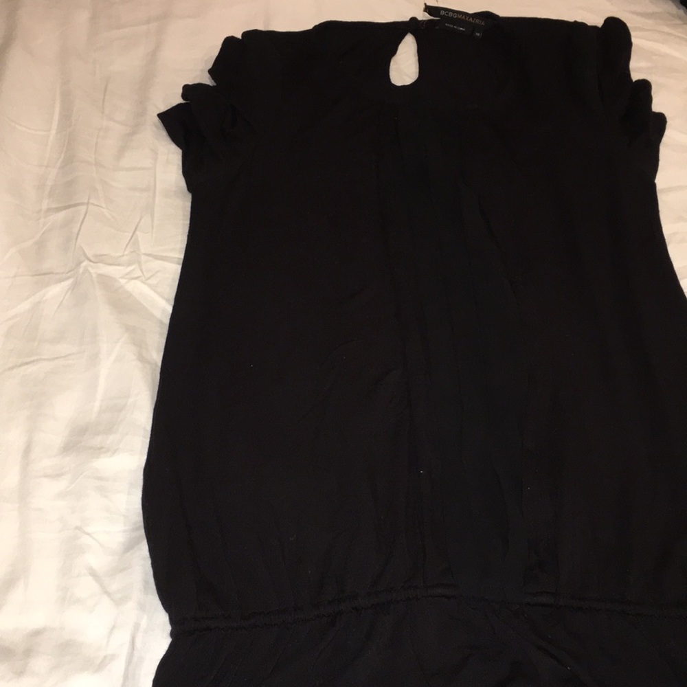 Super cute blouse BCBGMAXAZRIA for a petite girl